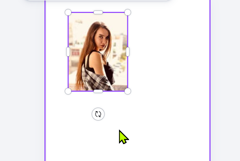 Canvaで画像位置をドラッグして移動している画面
