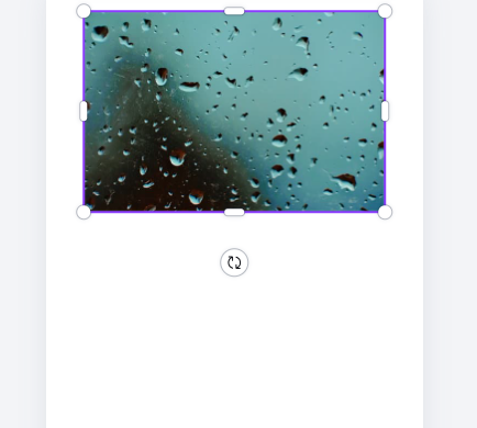 Canvaで水滴画像をチューリップ画像に重ねている画面